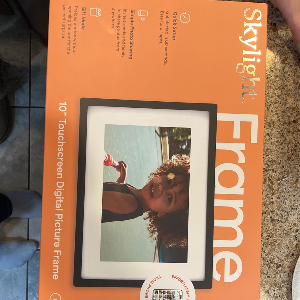 Black 10" Touchscreen Digital Picture Frame